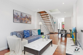KOZYGURU Redfern Lovely 2 Bedroom Terrace 1x FREE Parking NRE005, Sydney